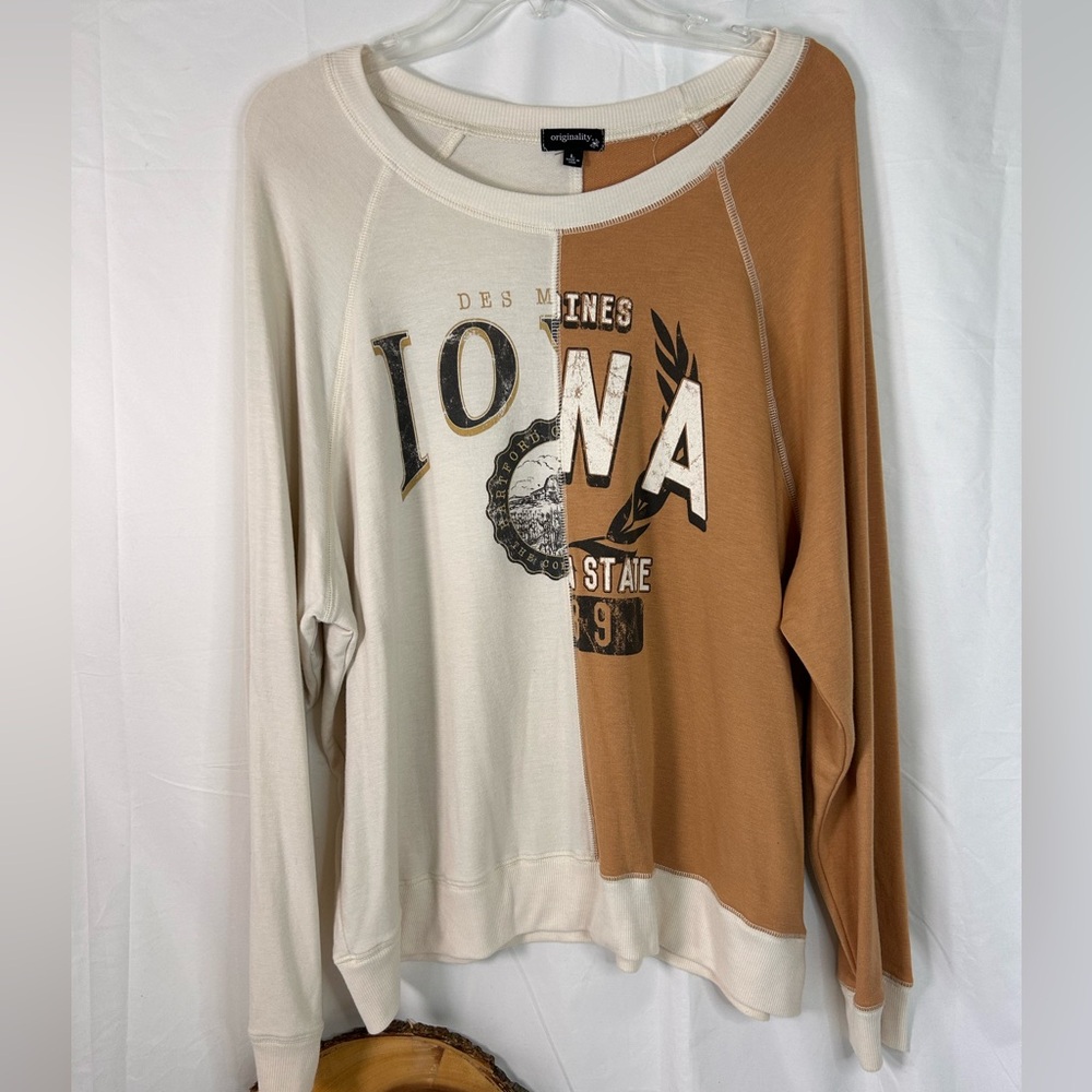Originality Two-Tone‎ Des Moines Iowa Graphic Sweatshirt Women’s Size Large